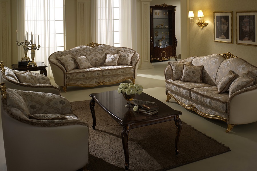 Lightness and elegance of a Renaissance style living room: the